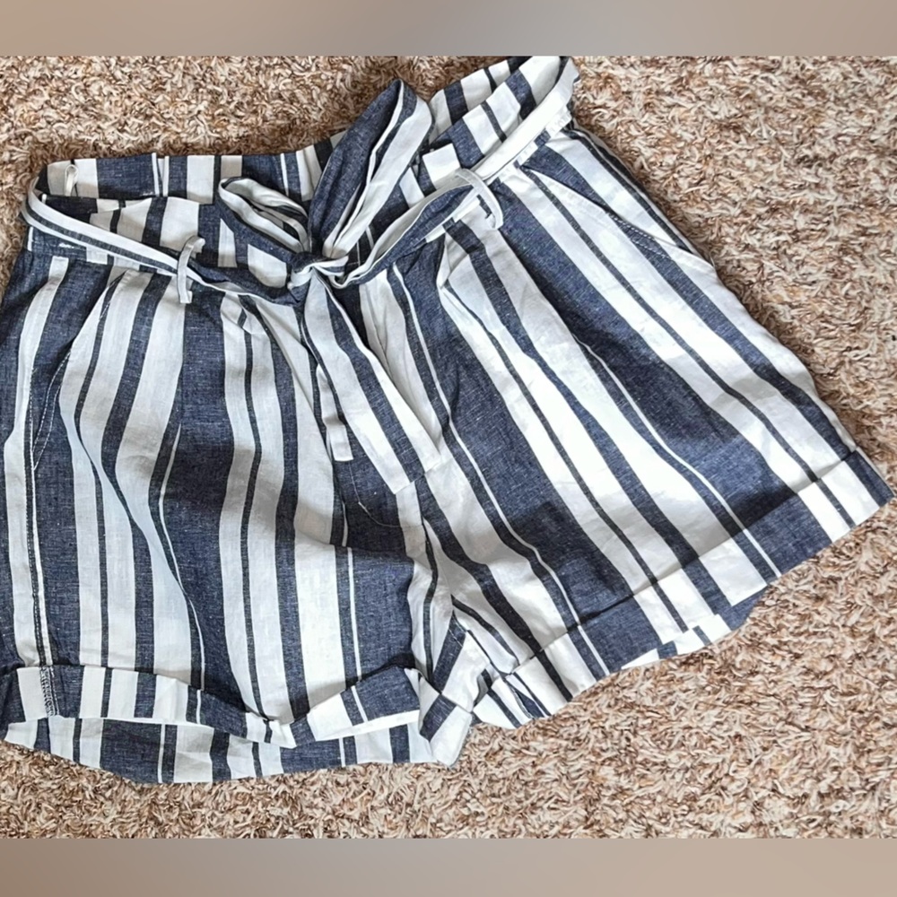 Blue and white striped tie women’s shorts